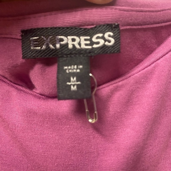 Express Distressed Holey Tee Shirt pink size M
New with tags - Picture 3 of 9